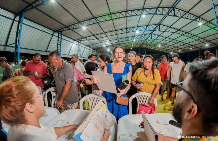 Famílias de 21 bairros recebem documentos definitivos de imóveis em Boa Vista