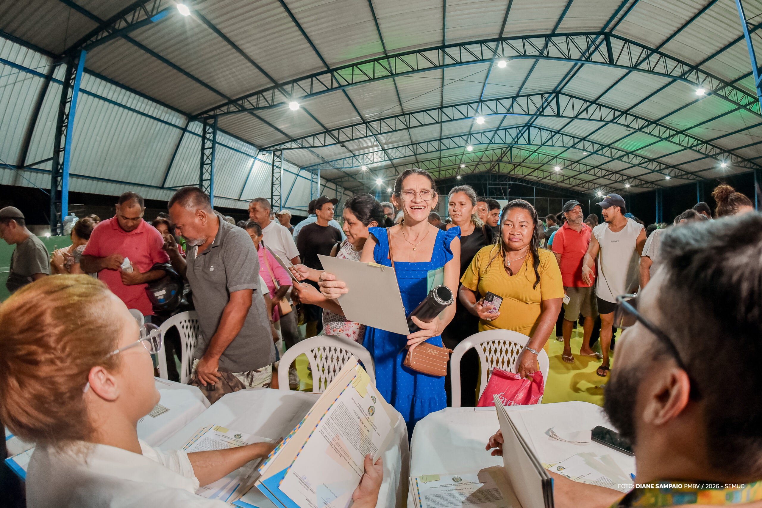 Famílias de 21 bairros recebem documentos definitivos de imóveis em Boa Vista