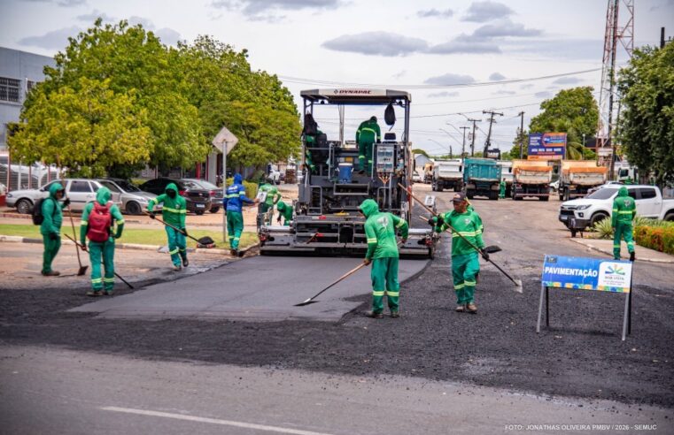 Recapeamento avança e melhora vias no bairro Mecejana
