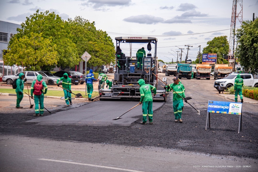 Recapeamento avança e melhora vias no bairro Mecejana