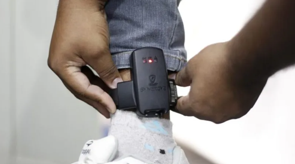 Senado aprova uso imediato de tornozeleira para agressores em casos de violência contra mulheres