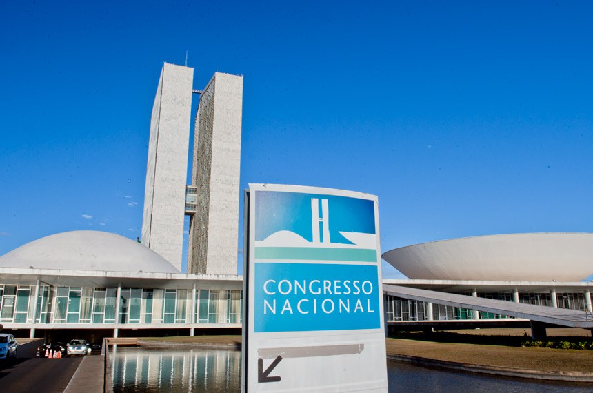 Fim da escala 6×1 – Governo envia projeto em urgência, mas mas PEC segue em votação no Congresso