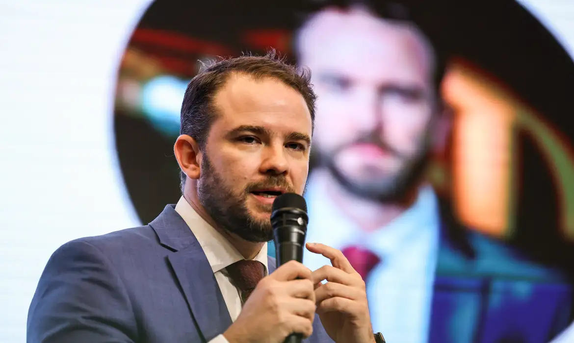 Novo Desenrola terá FGTS como recurso para renegociação, afirma Durigan