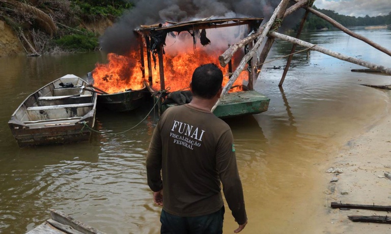 Operações federais inutilizam 80 pistas clandestinas e reduzem em 98% novos garimpos na Terra Yanomami