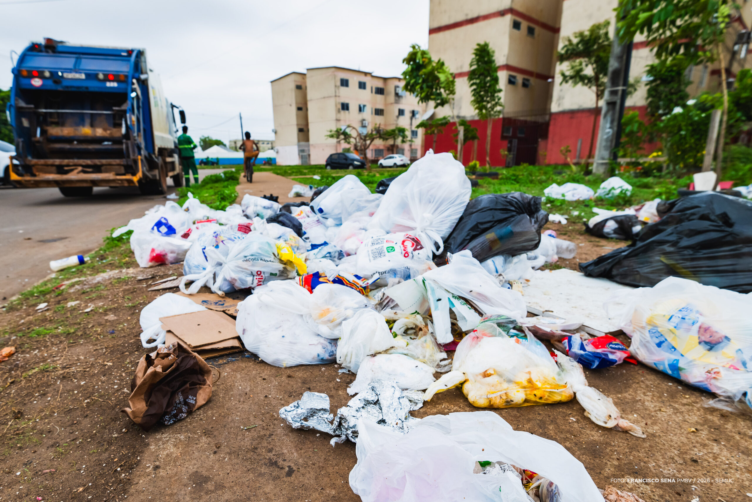 Boa Vista recolhe toneladas de lixo por dia, mas descarte incorreto persiste