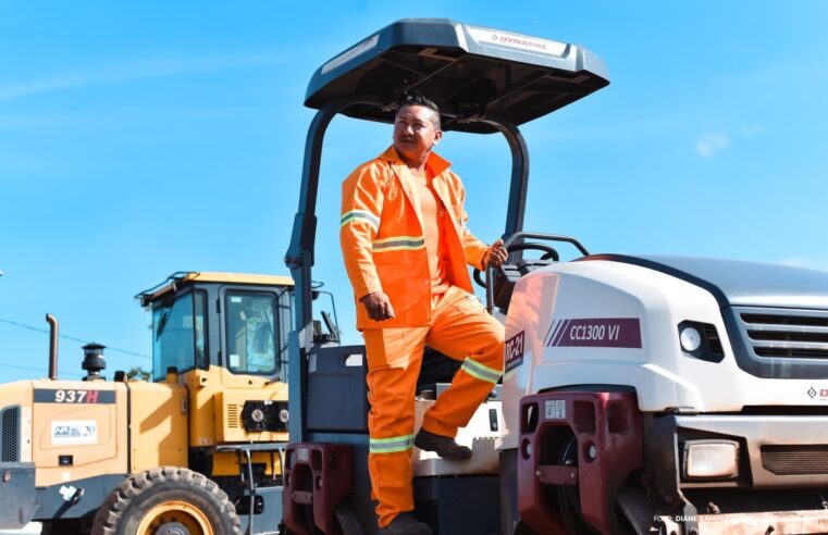 Com entrega de fardamento, prefeitura amplia segurança e valoriza operadores da usina de asfalto