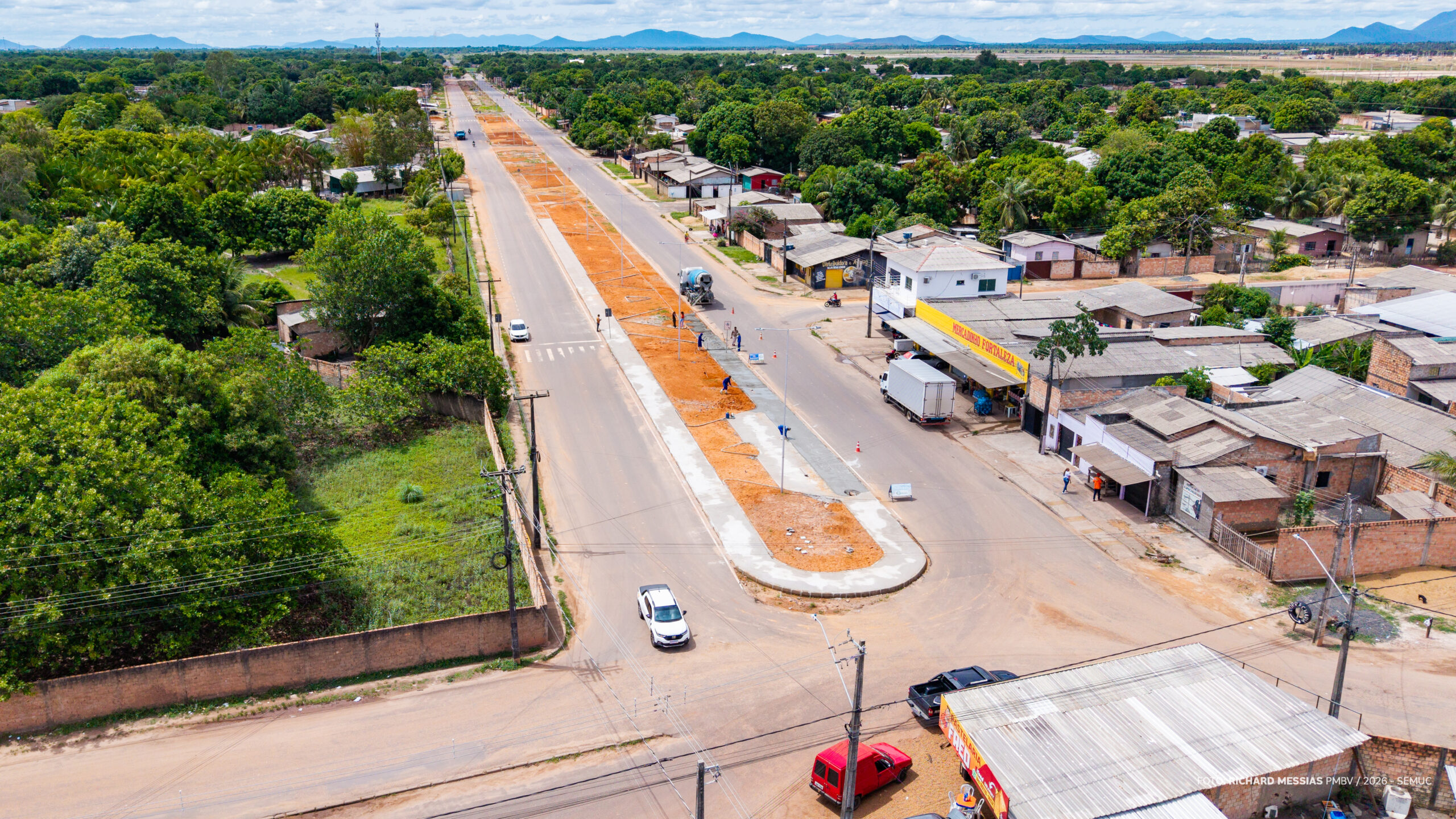 Praça linear começa a ser construída na Avenida dos Trabalhadores, no bairro Laura Moreira