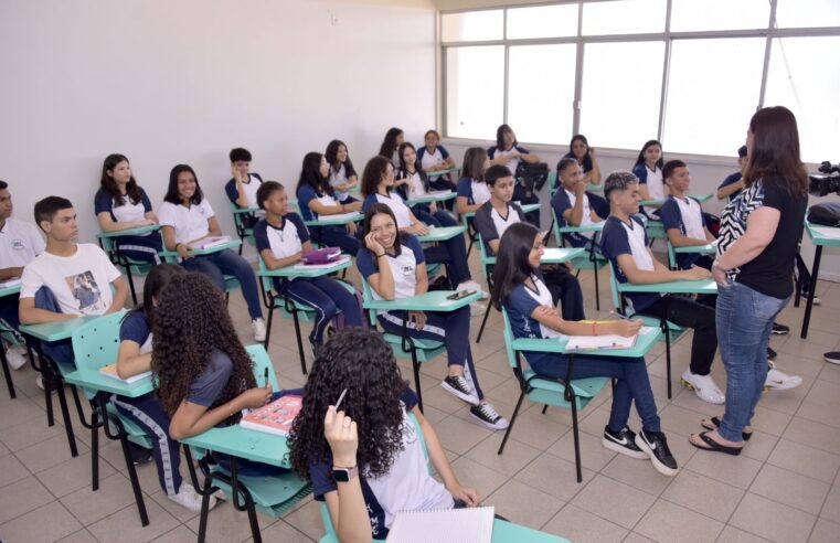 Professores temporários passam a ter direito ao piso de R$ 5,1 mil