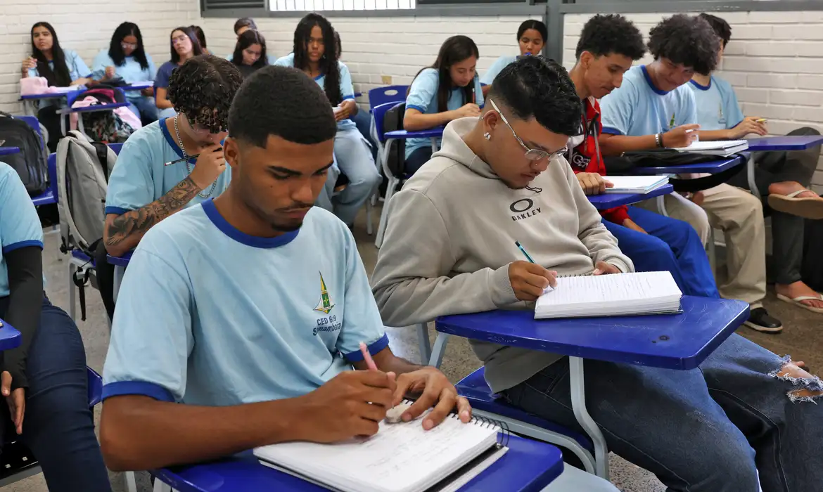 Encceja 2026 abre inscrições até 15 de maio