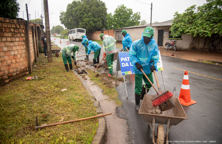 Equipes do Patrulha da Chuva intensificam manutenção preventiva em rede de drenagem no bairro Santa Tereza
