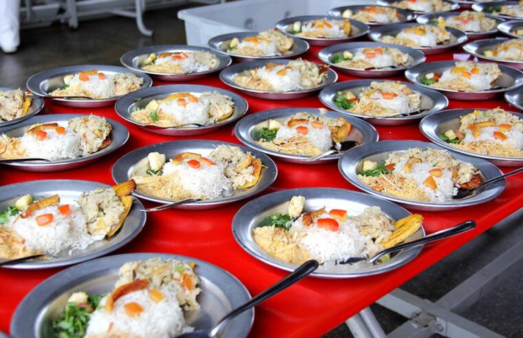 Ultraprocessados avançam em comunidades tradicionais enquanto pescado busca espaço na merenda escolar no Brasil, aponta estudos
