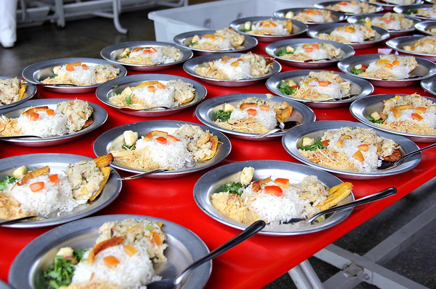 Ultraprocessados avançam em comunidades tradicionais enquanto pescado busca espaço na merenda escolar no Brasil, aponta estudos
