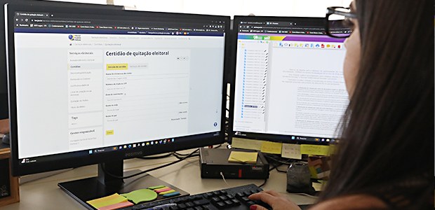 Eleitor pode transferir, corrigir dados e emitir certidões pela internet; confira