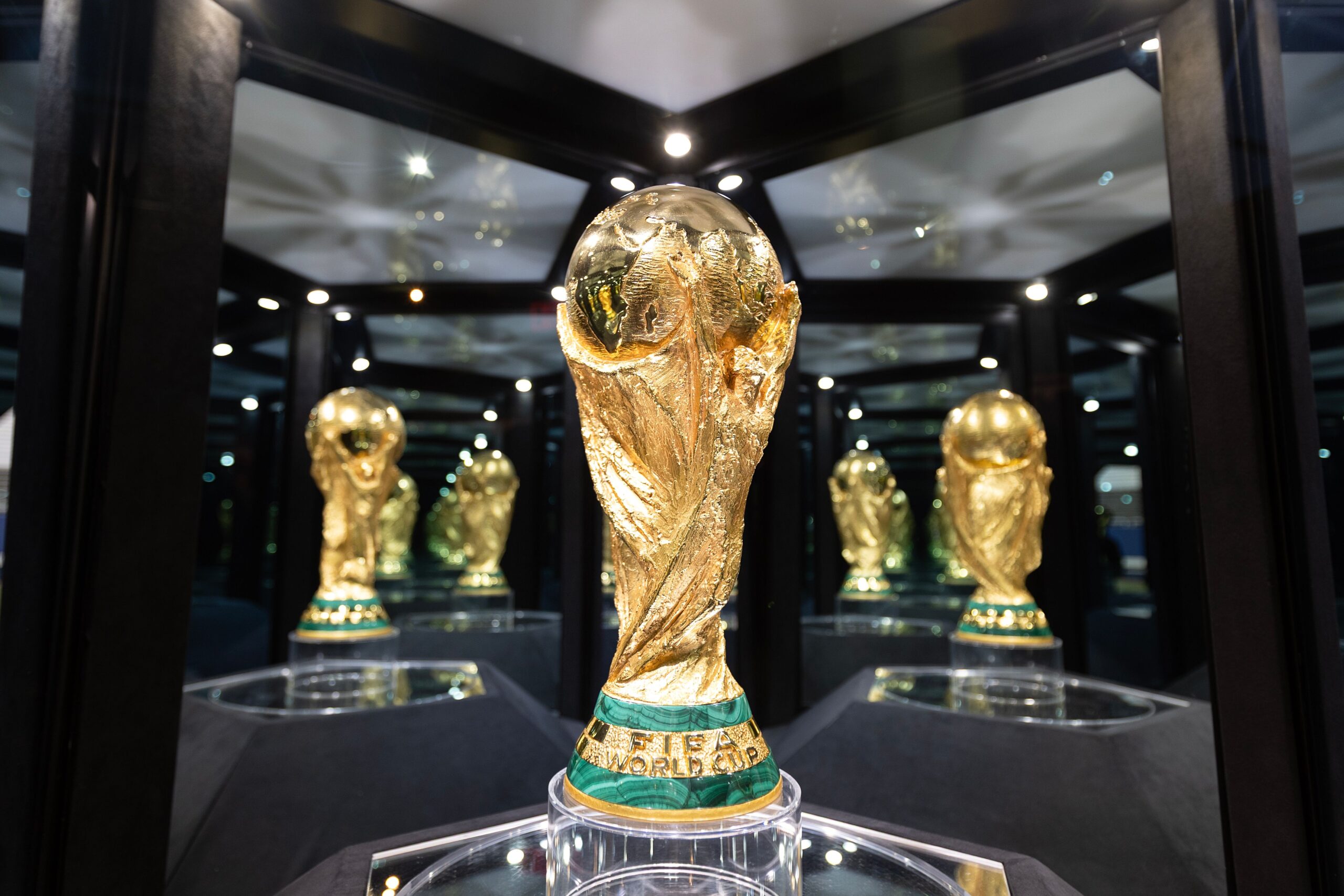 Quatro jogos movimentam a Copa do Mundo neste domingo (14)